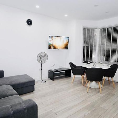 E2M Stays Lovely Apt Close To Ilford Station With Free Parking Luaran gambar